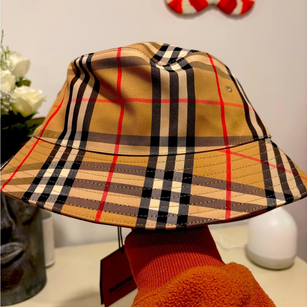 Burberry bucket hat
